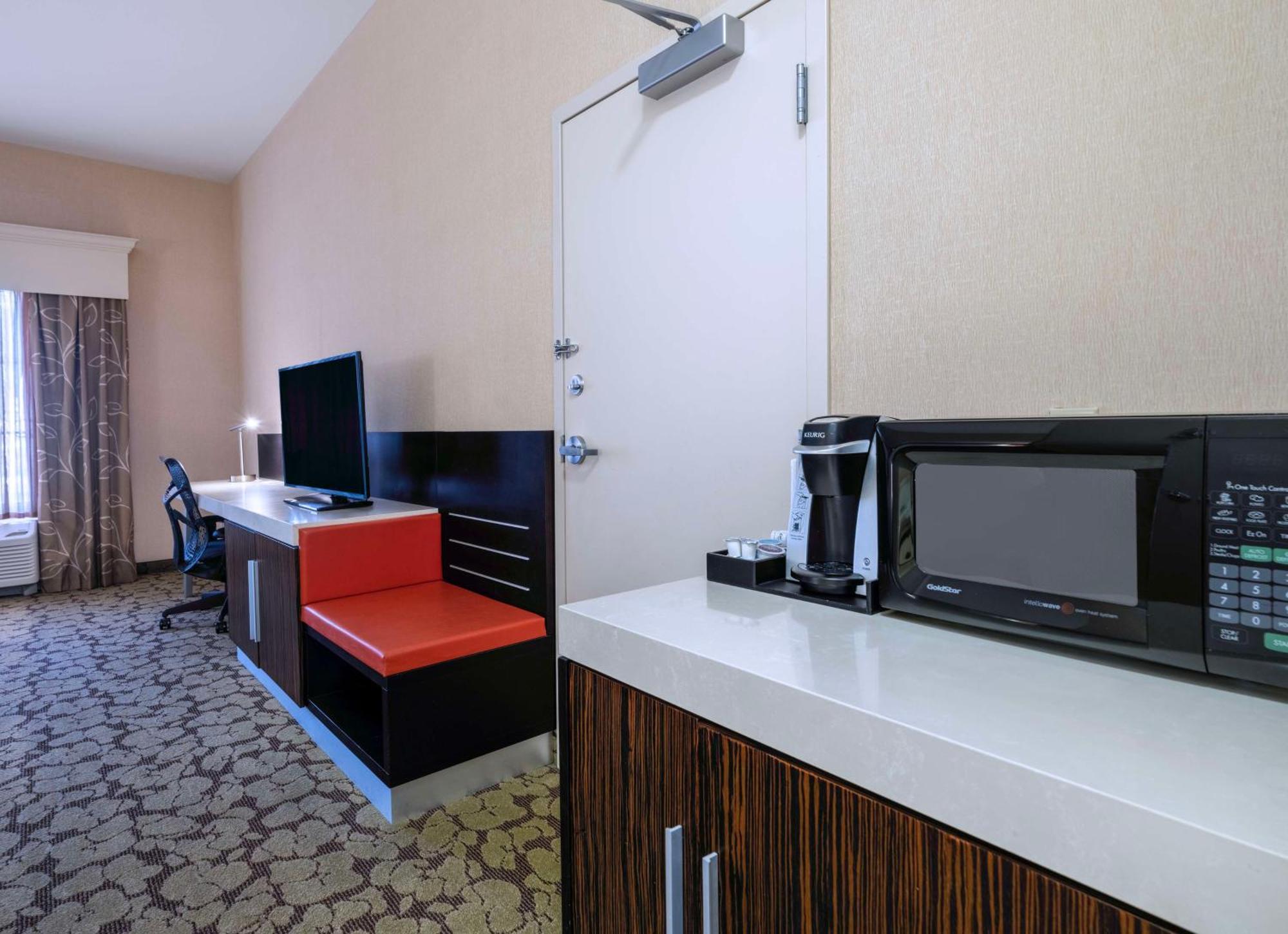 Hilton Garden Inn Las Vegas Strip South Exterior photo