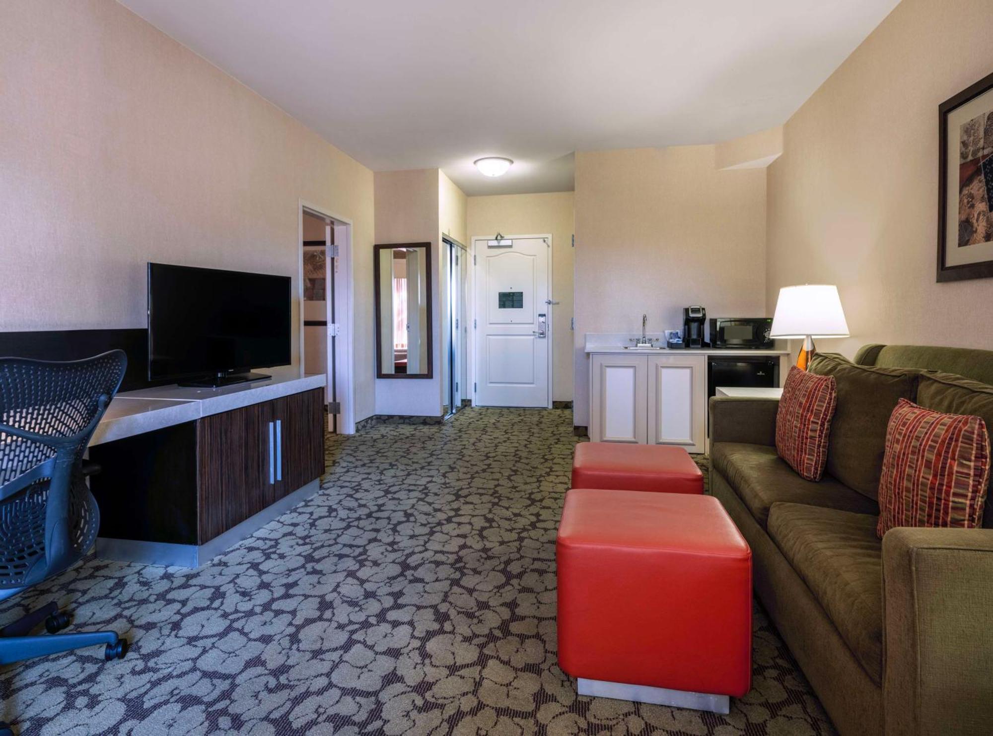 Hilton Garden Inn Las Vegas Strip South Exterior photo