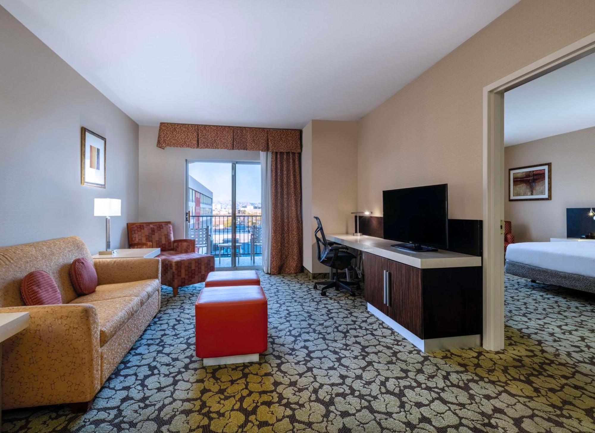 Hilton Garden Inn Las Vegas Strip South Exterior photo