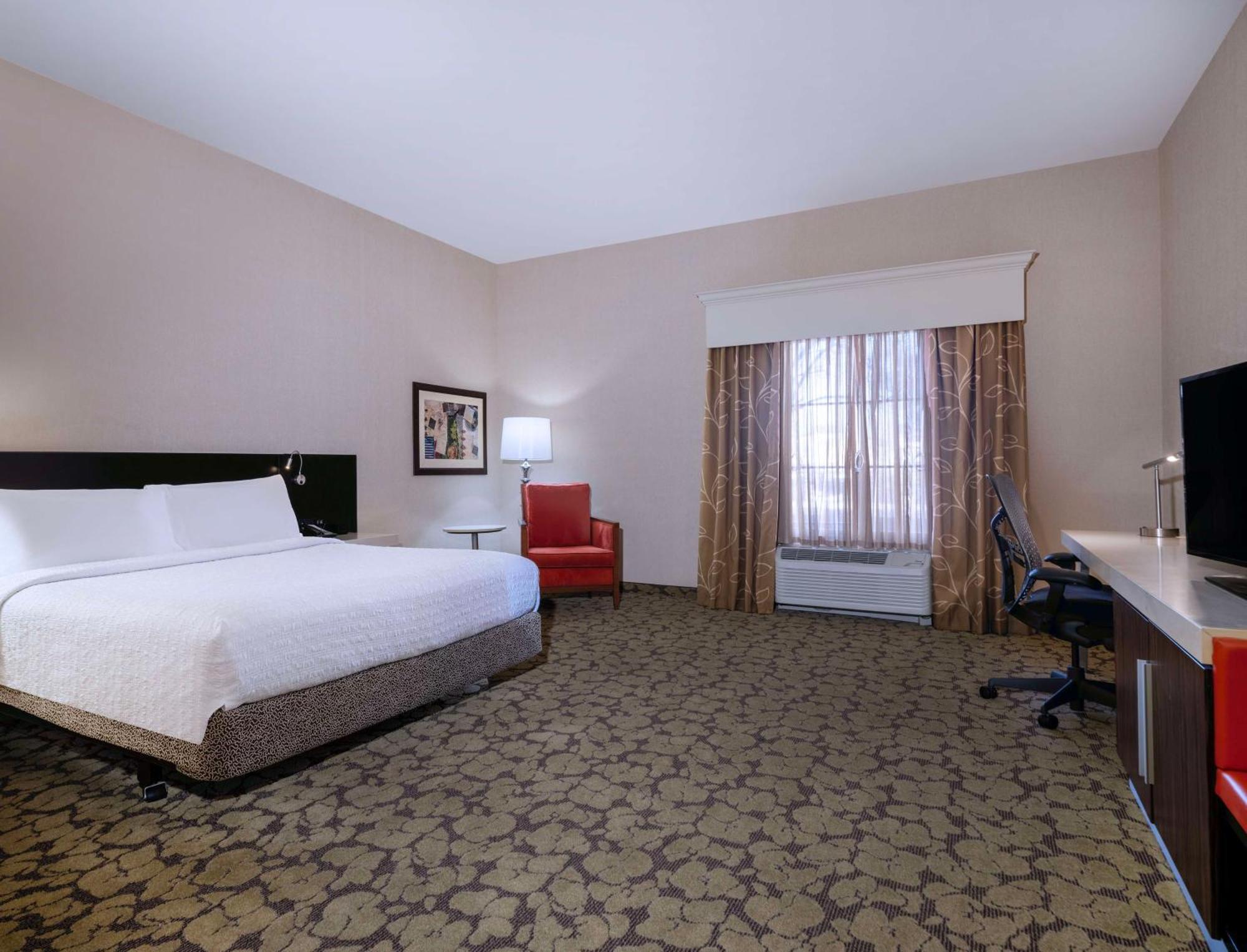 Hilton Garden Inn Las Vegas Strip South Exterior photo